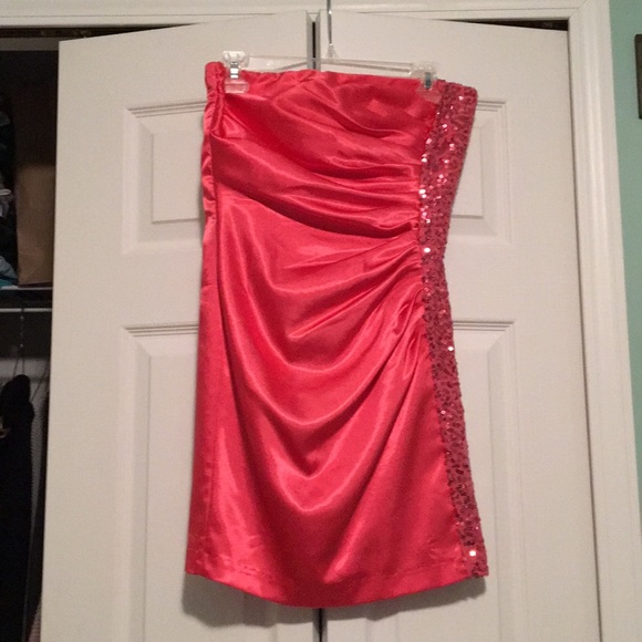 Formal Dress - Picture 1 of 2